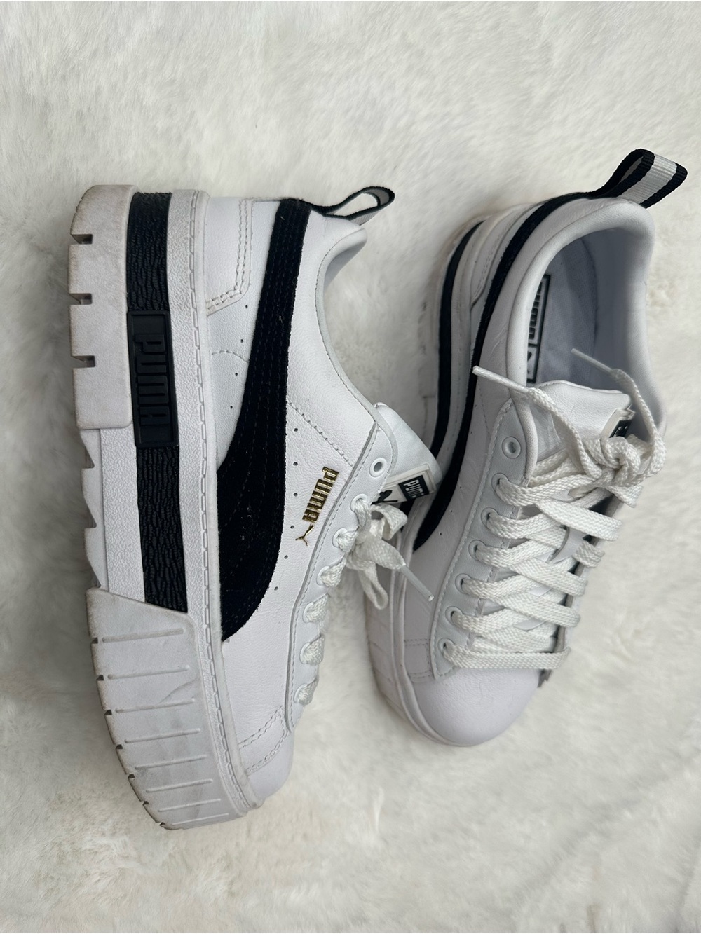 Puma White Sneakers with Black Formstrip and Gold Logo